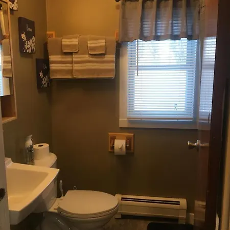 Home Away From Home, Recently Renovated North Troy Extérieur photo