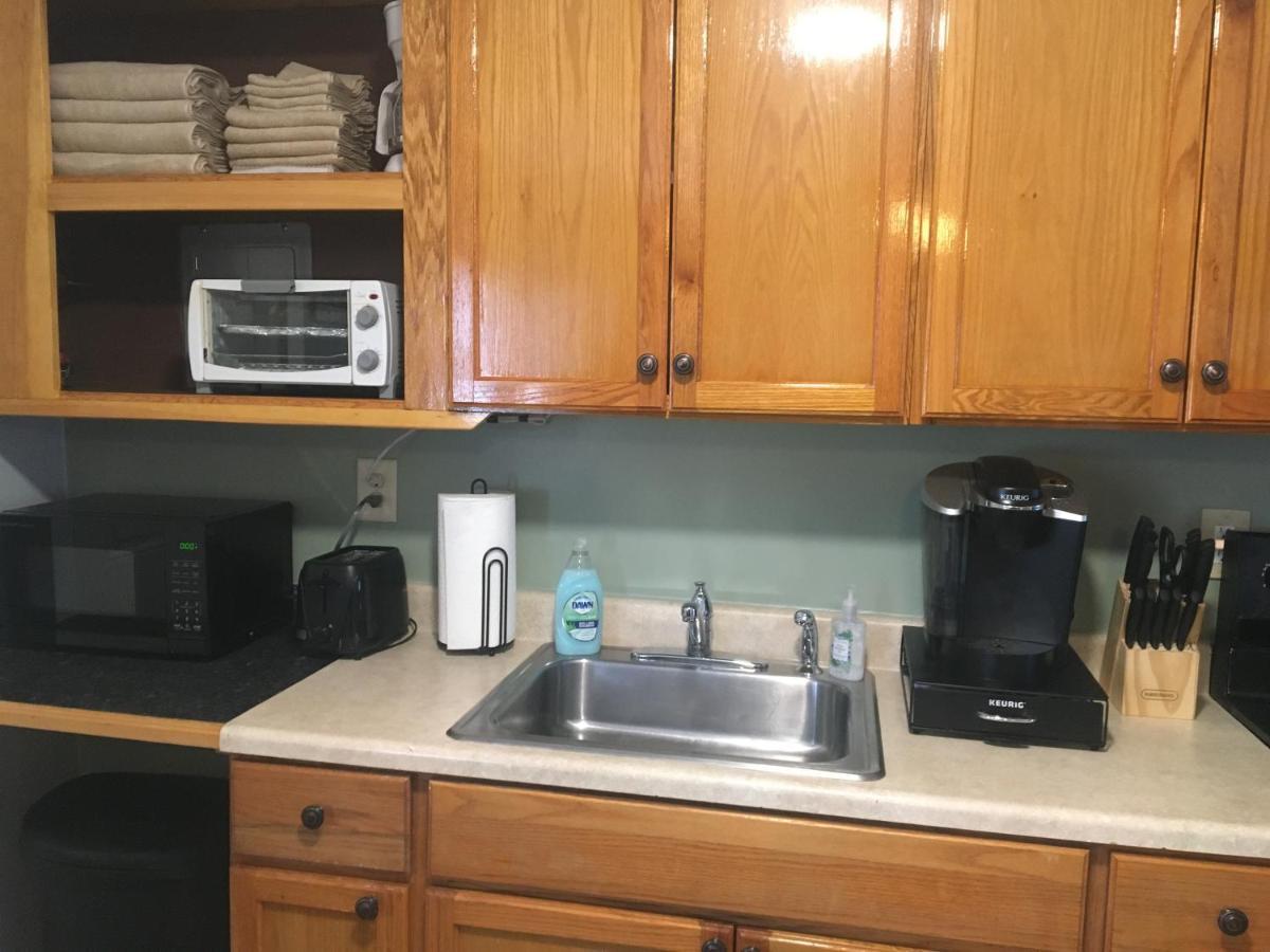 Away From Home, Recently Renovated Apartment North Troy