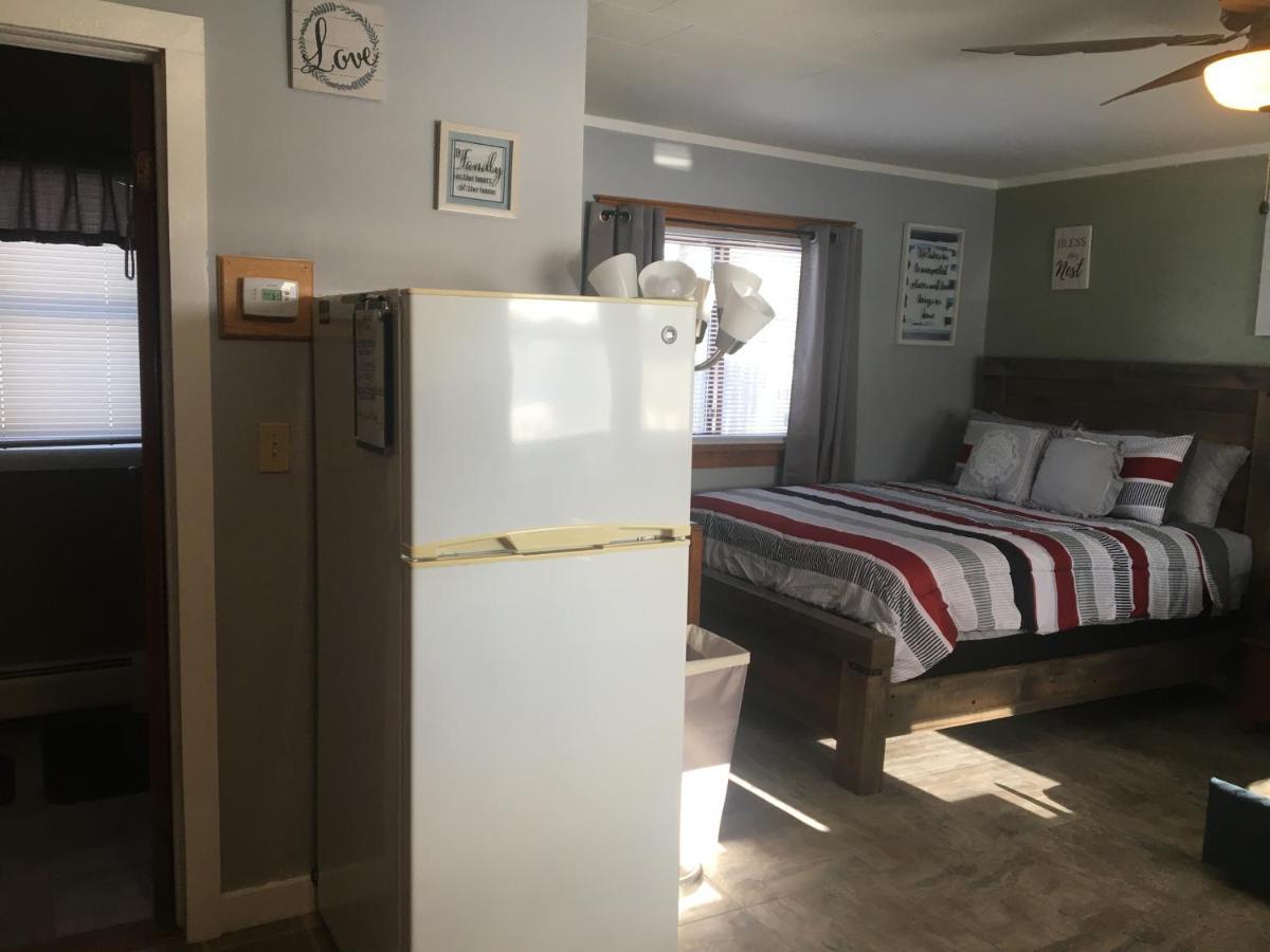 Away From Home, Recently Renovated Apartment North Troy