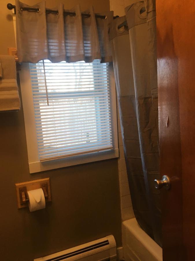 Away From Home, Recently Renovated Apartment North Troy