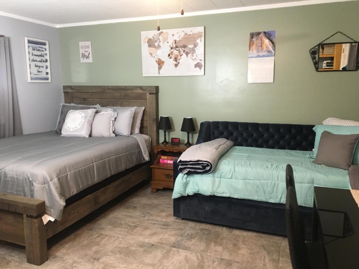 Away From Home, Recently Renovated Apartment North Troy