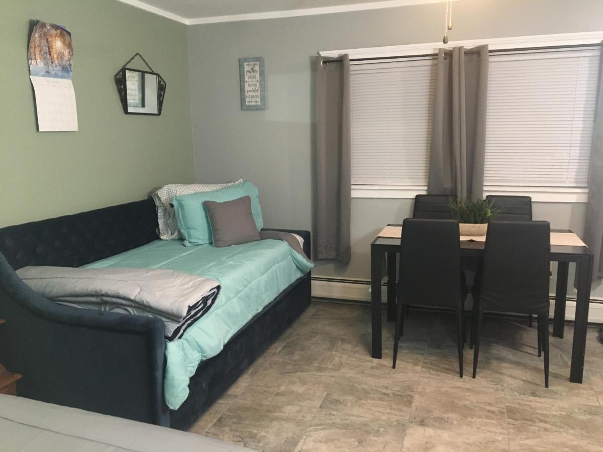 Away From Home, Recently Renovated Apartment North Troy