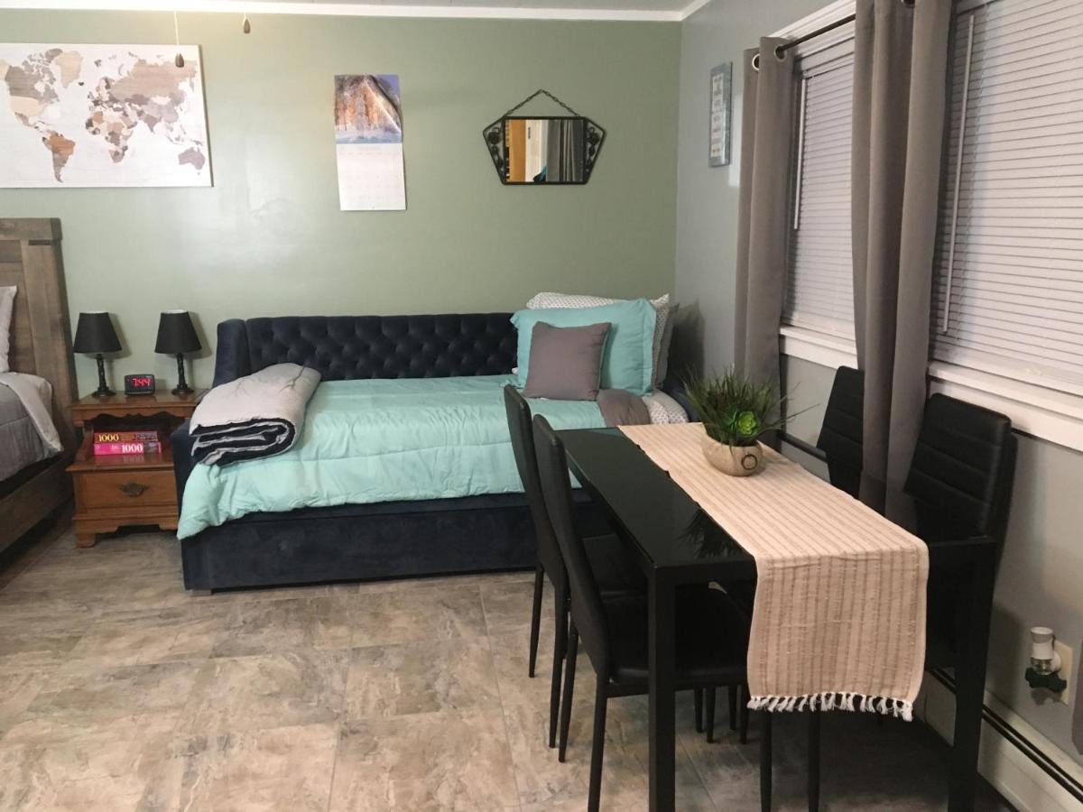 Away From Home, Recently Renovated Apartment North Troy